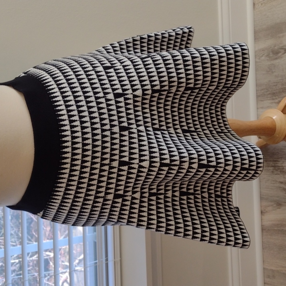 Bebe Black & White Mini Skirt